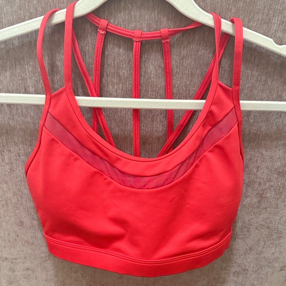 NWOT Victoria’s Secret Sport Strappy Sports Bra- Red Size Small Light Support